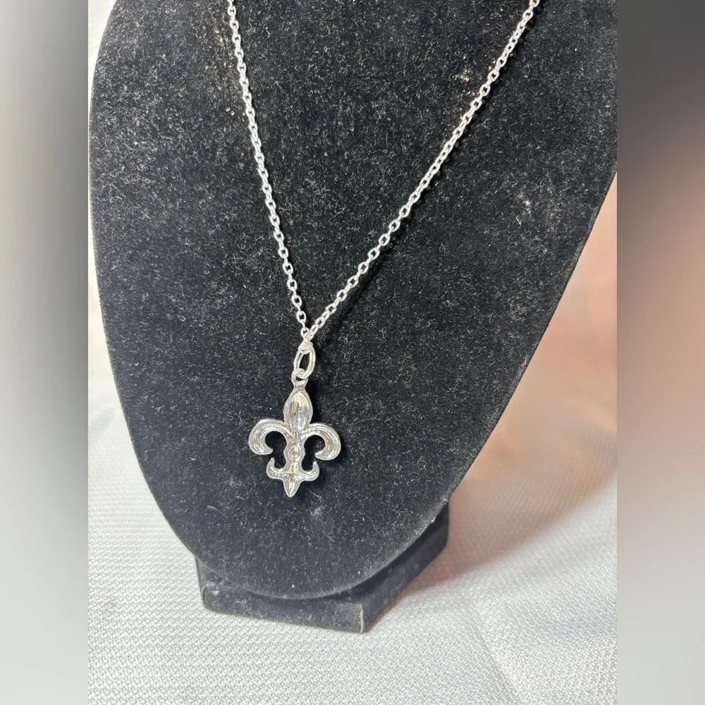 Fleur de Lis Pendant & 16” Silvertone Stainless Steel Necklace NWOT